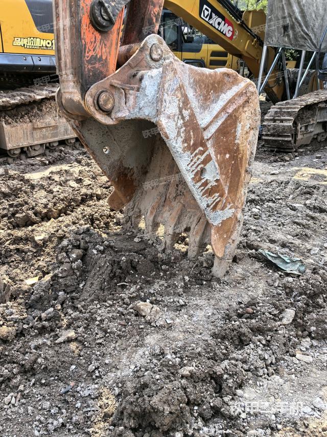 小臂整体左后（工作和回转装置）