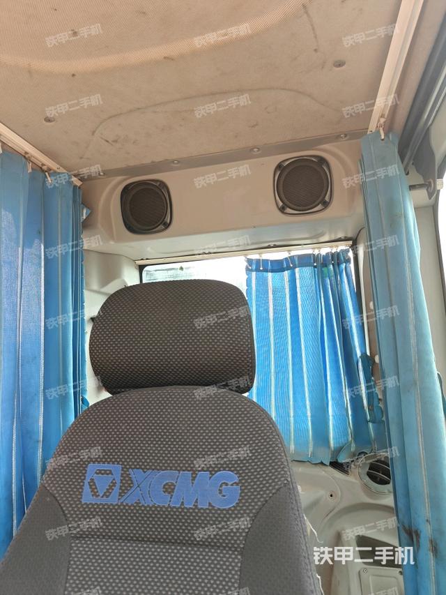 座椅右侧控制台/钥匙门/油门/含右手柄（驾驶室部分）