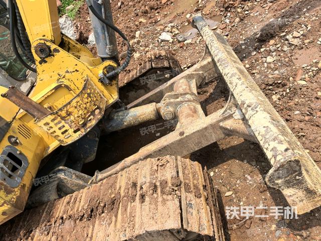 轉(zhuǎn)盤和下車架正前（工作和回轉(zhuǎn)裝置）