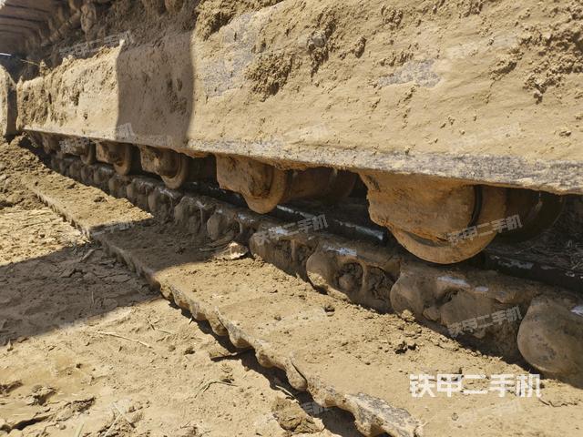 右側(cè)履帶整體(行走機(jī)構(gòu)) 右側(cè)履帶整體(行走機(jī)構(gòu))