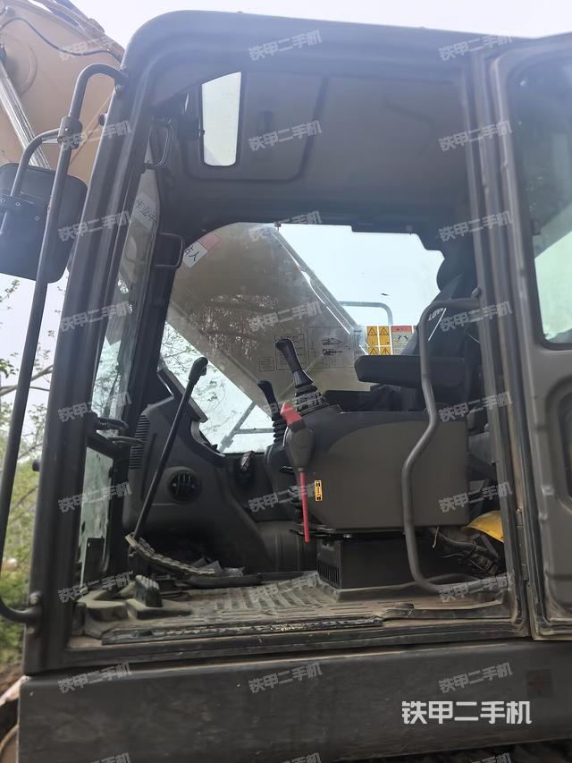 駕駛室整體（整機外觀）