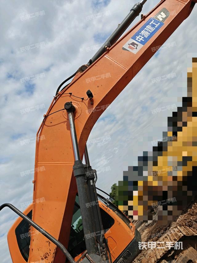 大臂根部?斜視(工作和回轉(zhuǎn)裝置) 大臂根部?斜視(工作和回轉(zhuǎn)裝置)