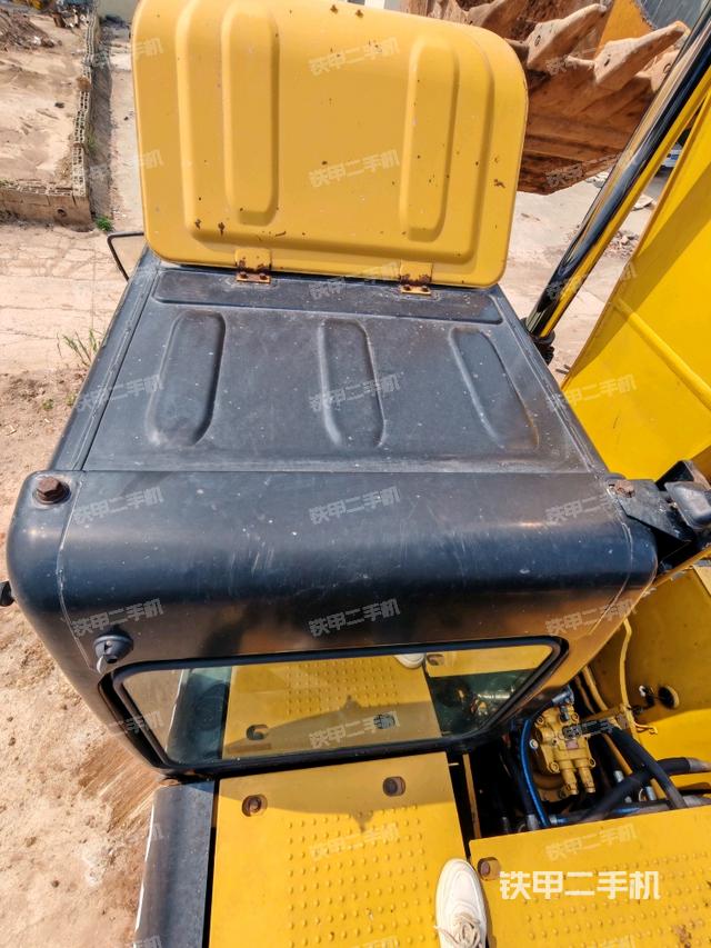 駕駛室頂部（整機外觀）