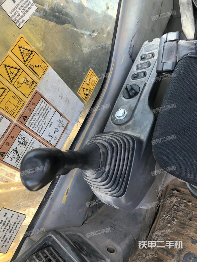 座椅左側(cè)控制臺/音響/含左手柄（駕駛室部分）