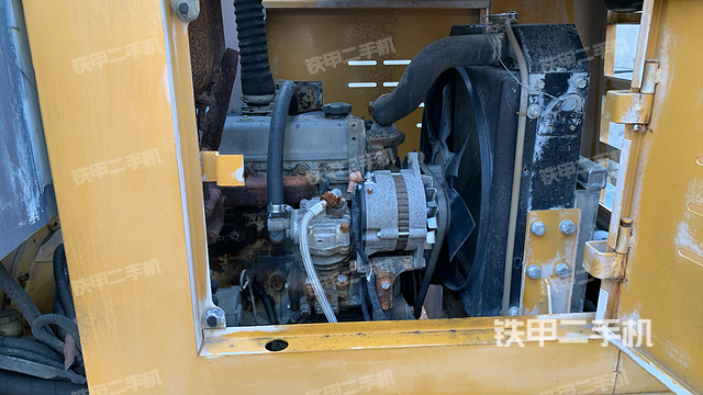 發(fā)動(dòng)機(jī)左側(cè)（整機(jī)外觀及大件）