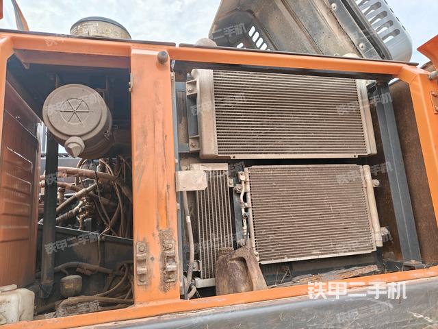 散熱器正面(大件艙室) 散熱器正面(大件艙室)