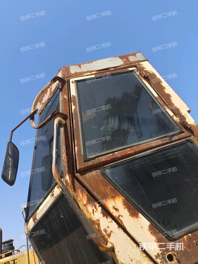 前輪左側(cè)減震塊連接及部件（壓路機(jī)前后車架）