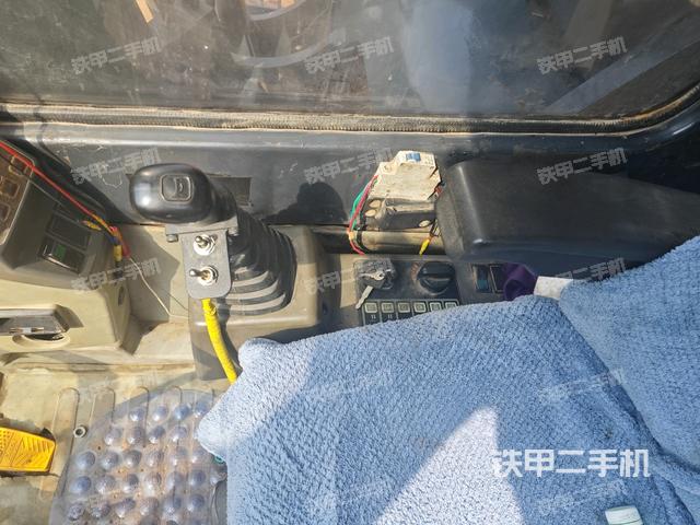 座椅右側(cè)控制臺/鑰匙門/油門/含右手柄(駕駛室部分) 座椅右側(cè)控制臺/鑰匙門/油門/含右手柄(駕駛室部分)
