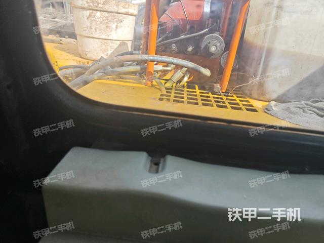 后窗玻璃角標(駕駛室部分) 后窗玻璃角標(駕駛室部分)