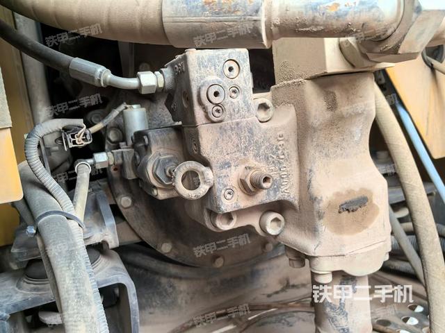 液压泵舱室正面整体（整机外观）