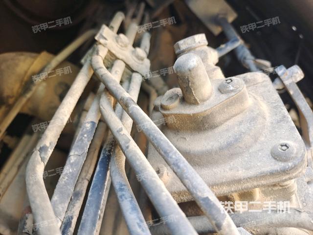 發(fā)動(dòng)機(jī)上部全景（壓路機(jī)發(fā)動(dòng)機(jī)艙）