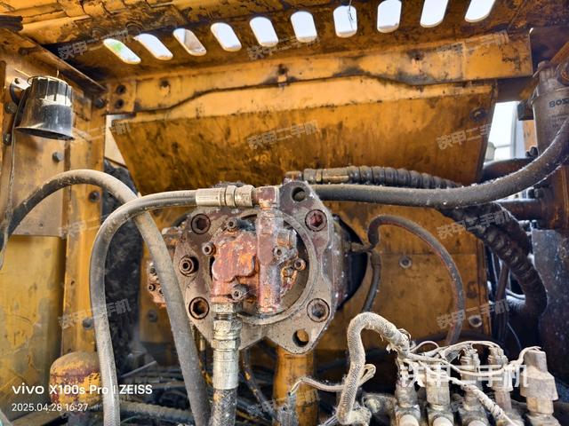 液壓泵艙室正面整體(整機(jī)外觀) 液壓泵艙室正面整體(整機(jī)外觀)