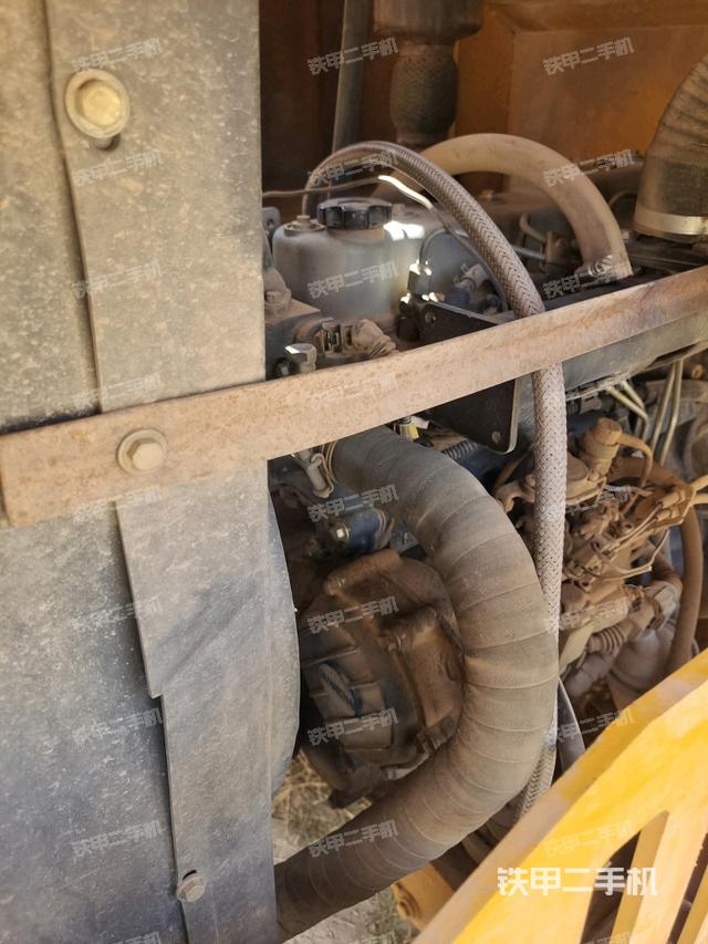 發(fā)動(dòng)機(jī)艙全景（壓路機(jī)發(fā)動(dòng)機(jī)艙）