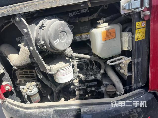 液壓泵艙室正面整體(整機(jī)外觀) 液壓泵艙室正面整體(整機(jī)外觀)