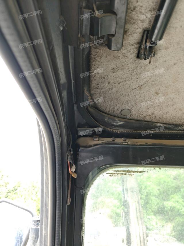 駕駛室左前45度(駕駛室部分) 駕駛室左前45度(駕駛室部分)