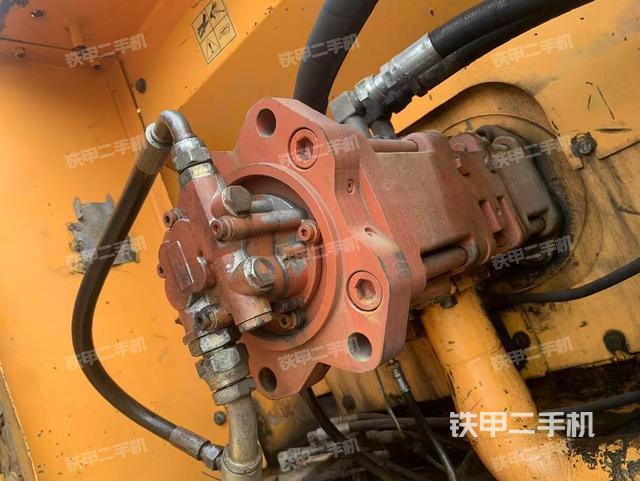 液壓泵艙室正面整體（整機(jī)外觀）