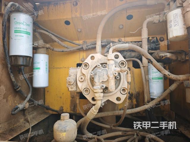 液壓泵艙室正面整體(整機(jī)外觀) 液壓泵艙室正面整體(整機(jī)外觀)
