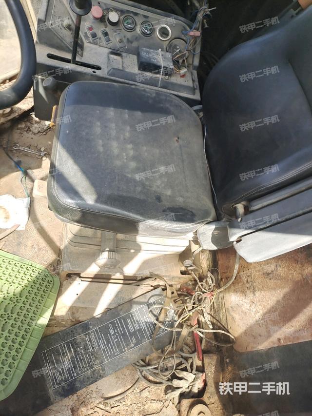 駕駛室外頂全景（壓路機(jī)駕駛室）