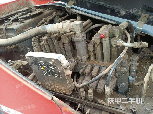 回轉(zhuǎn)馬達和主控閥（整機外觀）