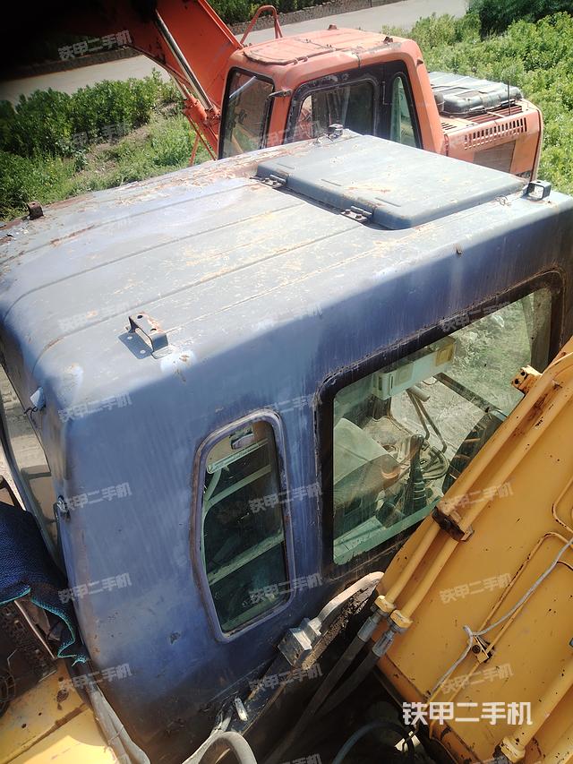 驾驶室顶部（整机外观）