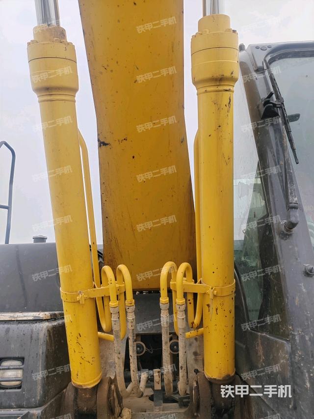 大臂油缸整體?豎拍(工作和回轉(zhuǎn)裝置) 大臂油缸整體?豎拍(工作和回轉(zhuǎn)裝置)