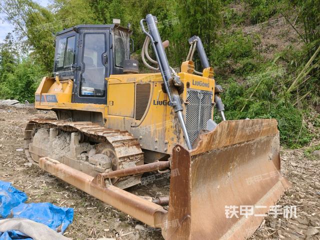 右前45°（推土機整車外觀）