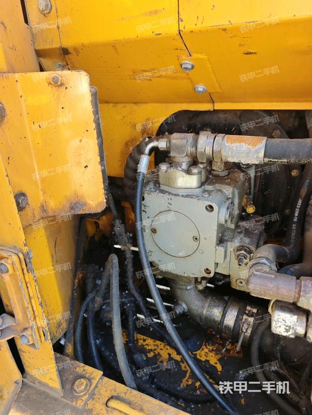 液壓泵艙室正面整體（整機(jī)外觀）