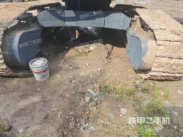 轉(zhuǎn)盤和下車架正前(工作和回轉(zhuǎn)裝置) 轉(zhuǎn)盤和下車架正前(工作和回轉(zhuǎn)裝置)