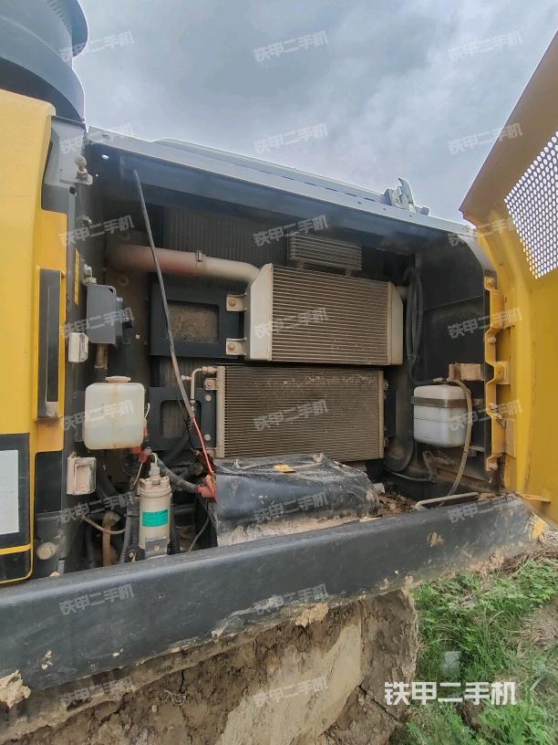 散熱器正面(大件艙室) 散熱器正面(大件艙室)