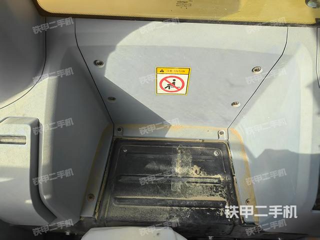 座椅右側(cè)控制臺(tái)/鑰匙門/油門/含右手柄（駕駛室部分）