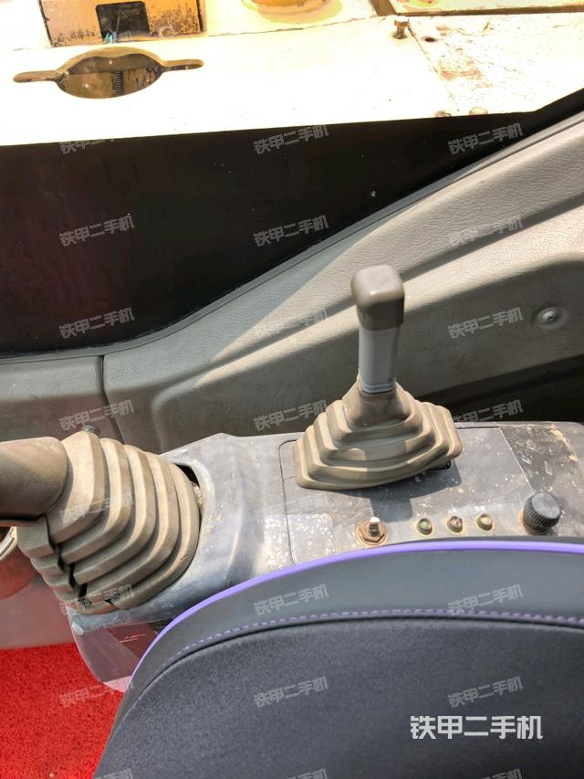 座椅右側(cè)控制臺/鑰匙門/油門/含右手柄（駕駛室部分）