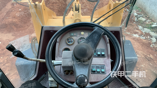 駕駛室操作臺(tái)（整機(jī)外觀及大件）