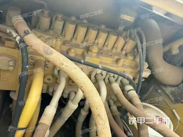 回轉(zhuǎn)馬達(dá)和主控閥（整機(jī)外觀）