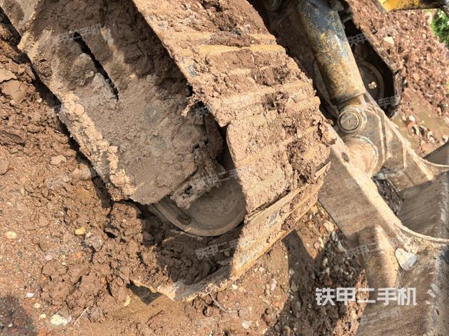 左驅(qū)動輪（行走機(jī)構(gòu)）