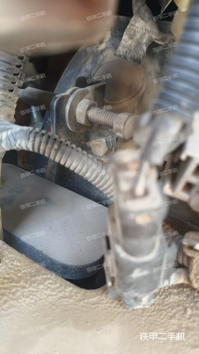 液壓泵艙室正面整體（整機外觀）