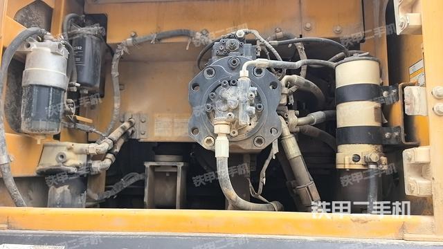 液壓泵艙室正面整體(整機(jī)外觀) 液壓泵艙室正面整體(整機(jī)外觀)
