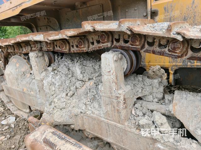 右側(cè)履帶全景（推土機底盤及工作裝置）