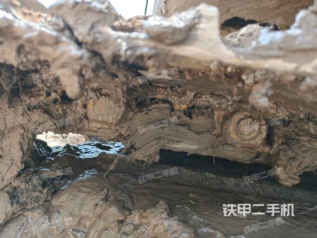 左驅(qū)動輪（行走機(jī)構(gòu)）