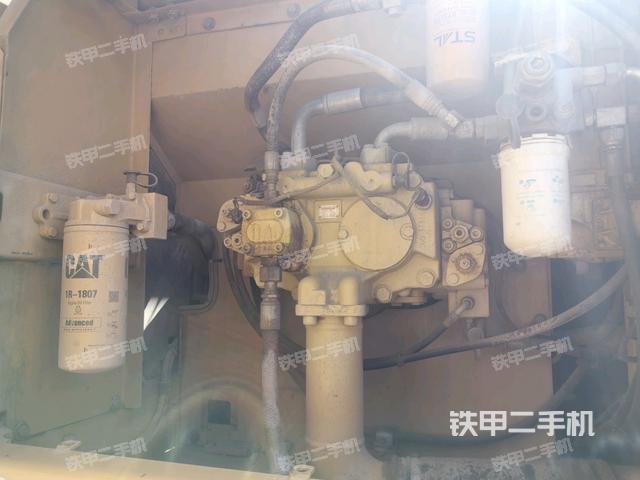 液壓泵艙室正面整體(整機(jī)外觀) 液壓泵艙室正面整體(整機(jī)外觀)