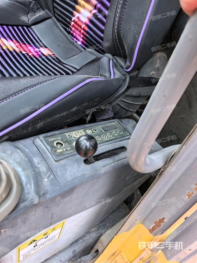 座椅左側(cè)控制臺/音響/含左手柄（駕駛室部分）