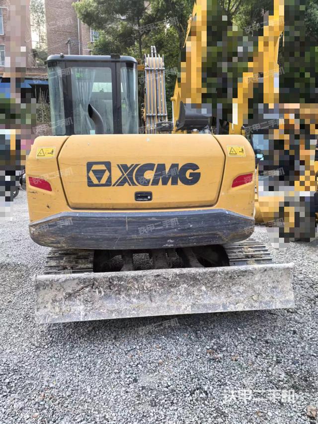 驾驶室顶部（整机外观）