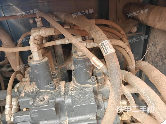 氣門(mén)室蓋螺絲特寫(xiě)(上車部件) 氣門(mén)室蓋螺絲特寫(xiě)(上車部件)