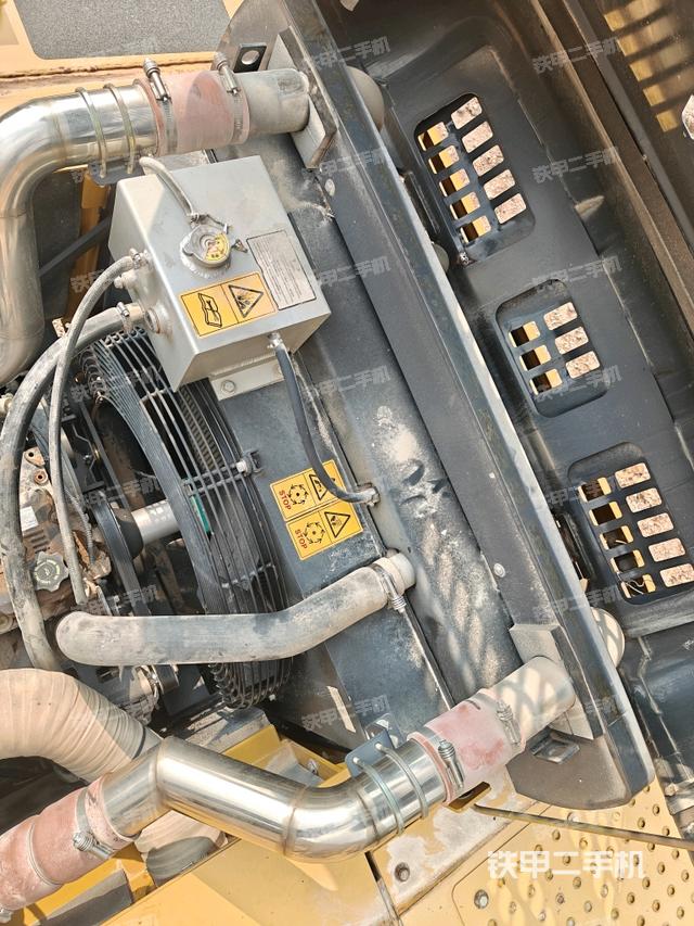 氣門(mén)室蓋螺絲特寫(xiě)（上車部件）