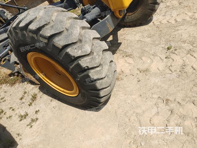 左引導(dǎo)輪 /左前輪(行走機(jī)構(gòu)) 左引導(dǎo)輪 /左前輪(行走機(jī)構(gòu))
