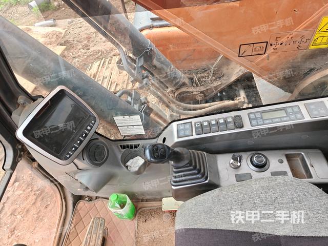 左后方玻璃角標(biāo)(駕駛室部分) 左后方玻璃角標(biāo)(駕駛室部分)