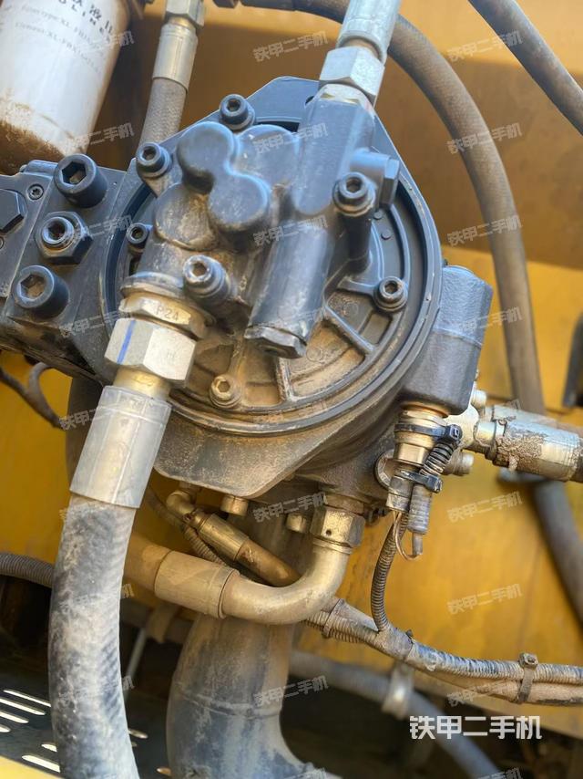 液壓泵艙室正面整體（整機(jī)外觀）