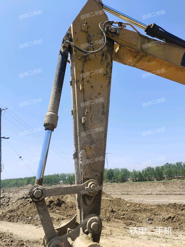 小臂整體左后(工作和回轉(zhuǎn)裝置) 小臂整體左后(工作和回轉(zhuǎn)裝置)