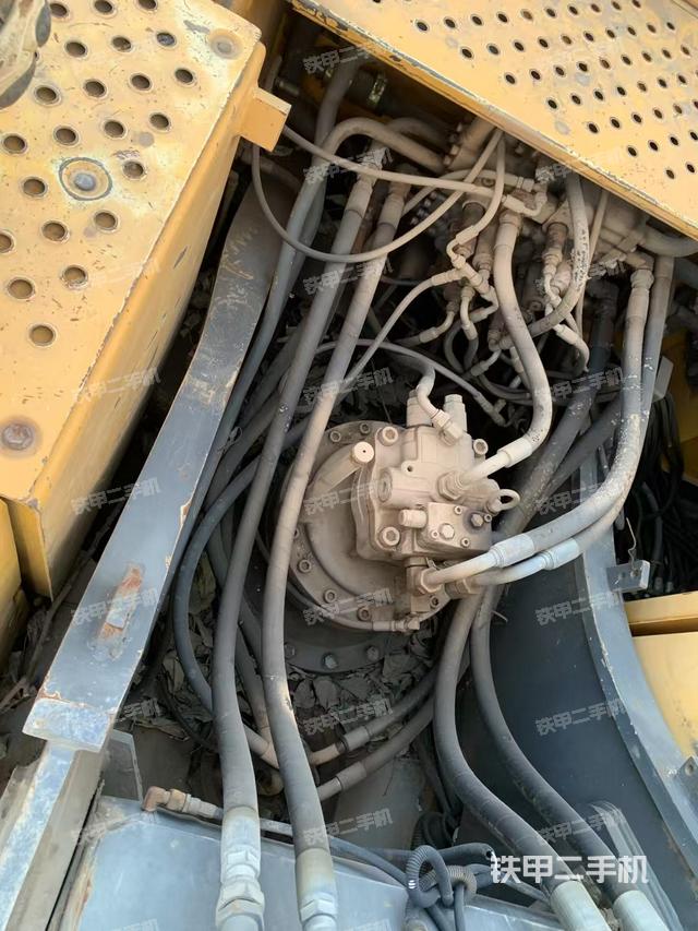 回轉(zhuǎn)馬達(dá)和主控閥（整機(jī)外觀）