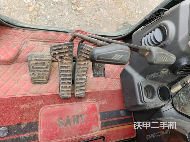 后窗玻璃角標(biāo)(駕駛室部分) 后窗玻璃角標(biāo)(駕駛室部分)