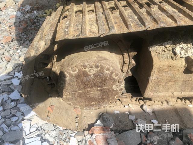 右驅(qū)動輪（行走機構(gòu)）